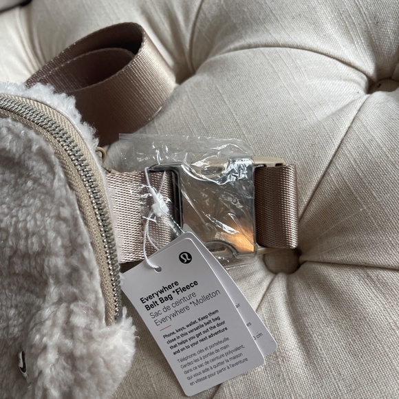NWT Lululemon Everywhere Fleece Belt Bag WHITE - Picture 4 of 8